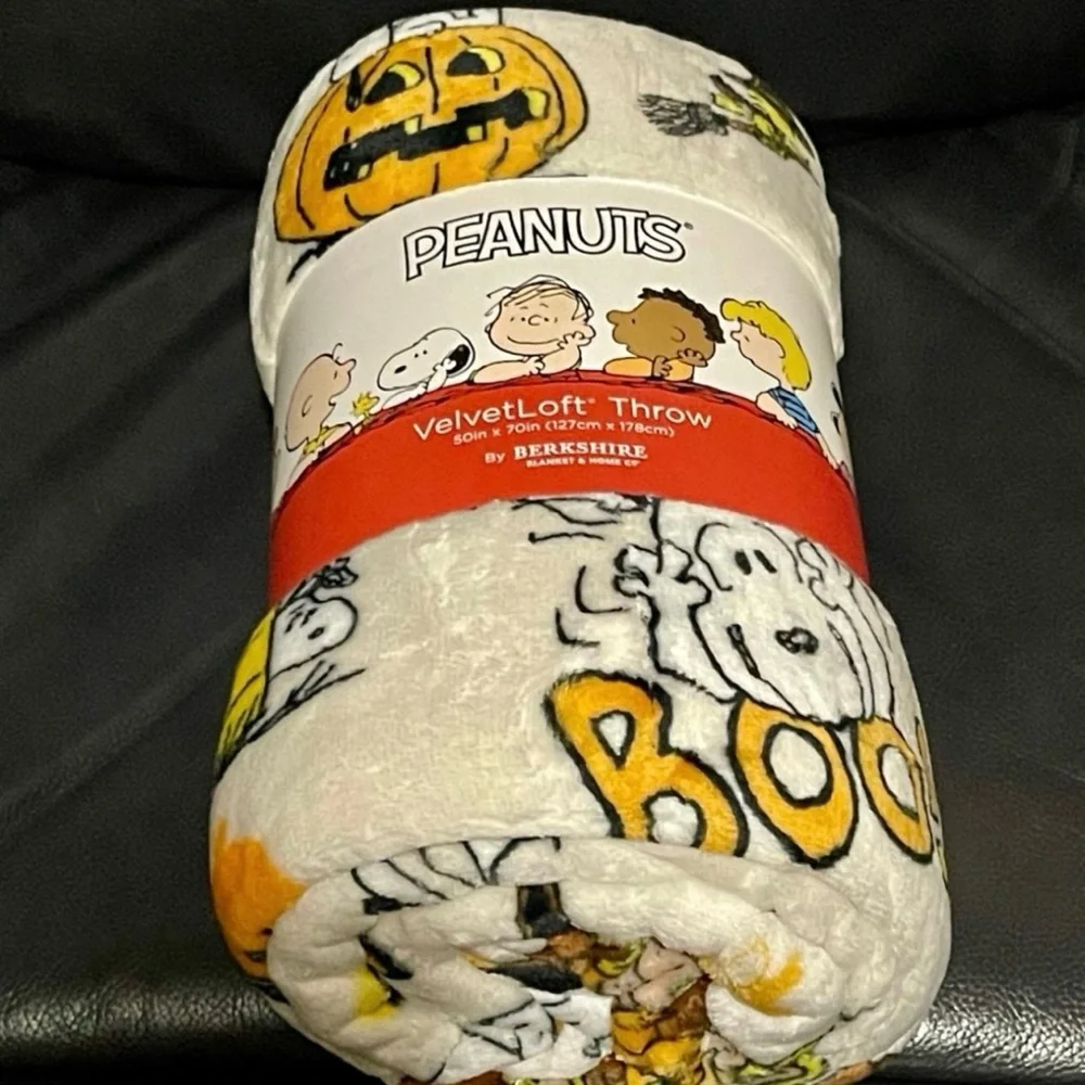 PEANUTS Snoopy Great Pumpkin Plush Throw